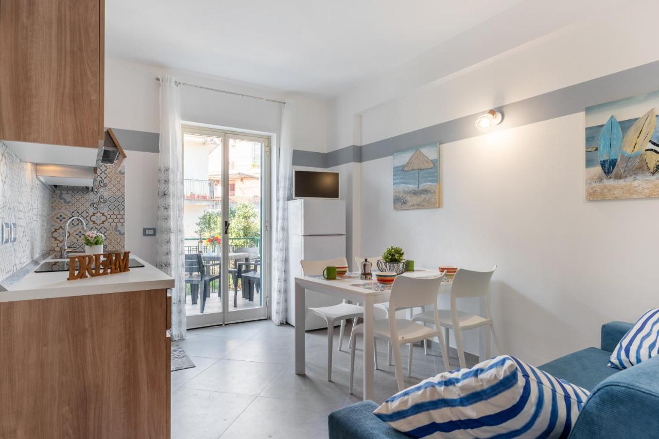La Casa Di Tobia & Little Paradise Beach Apartments Giardini Naxos Eksteriør billede